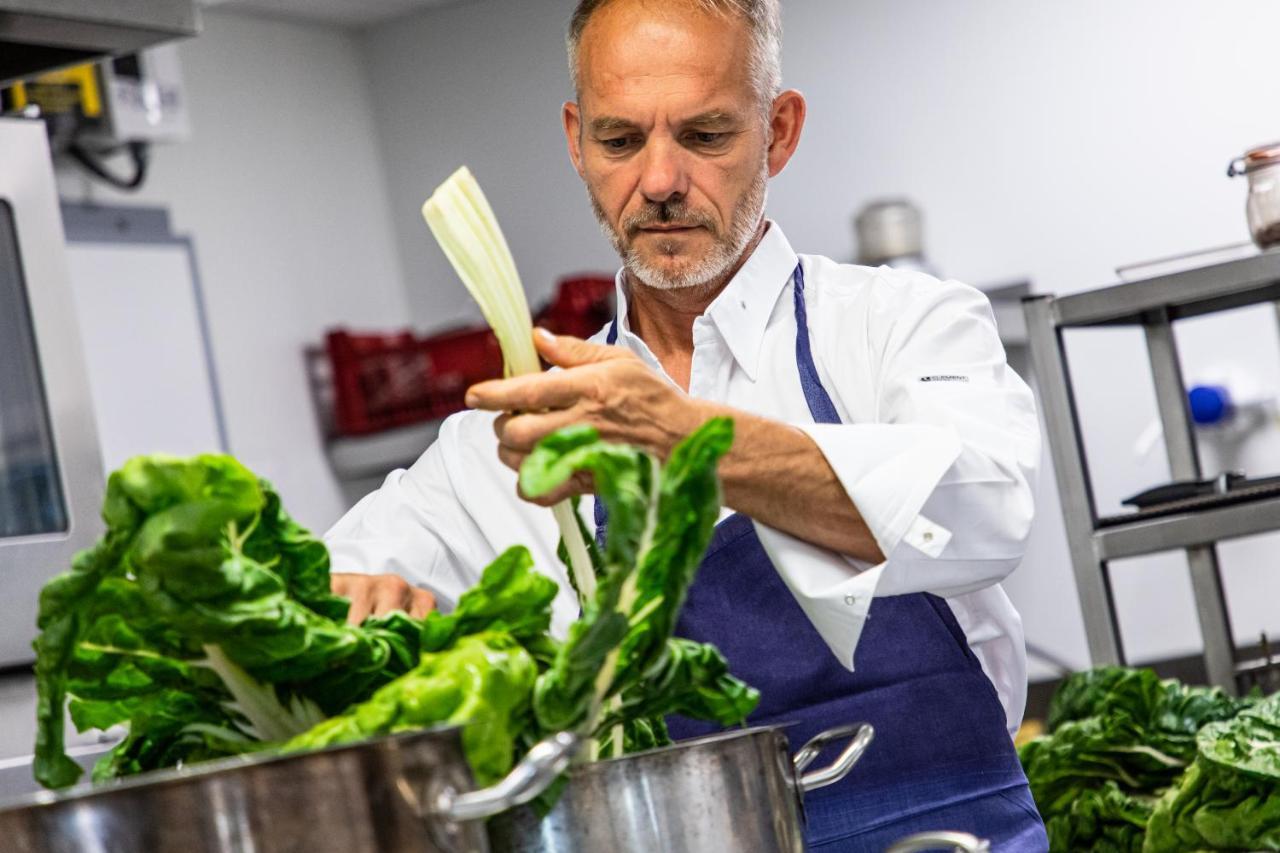 Hotel Restaurant Gastronomique La Huchette Replonges Exteriör bild